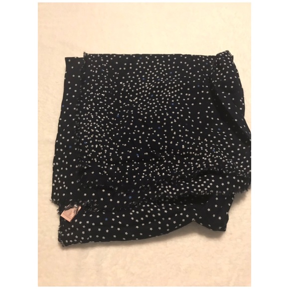 🌺SALE 🌺Juicy Couture Scarf Stars & Embellishment - Picture 3 of 8